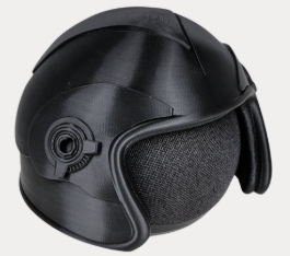 Capacete de motociclista Uber personalizado como suporte para Alexa Echo Dot, produzido pela ArtTech 3D