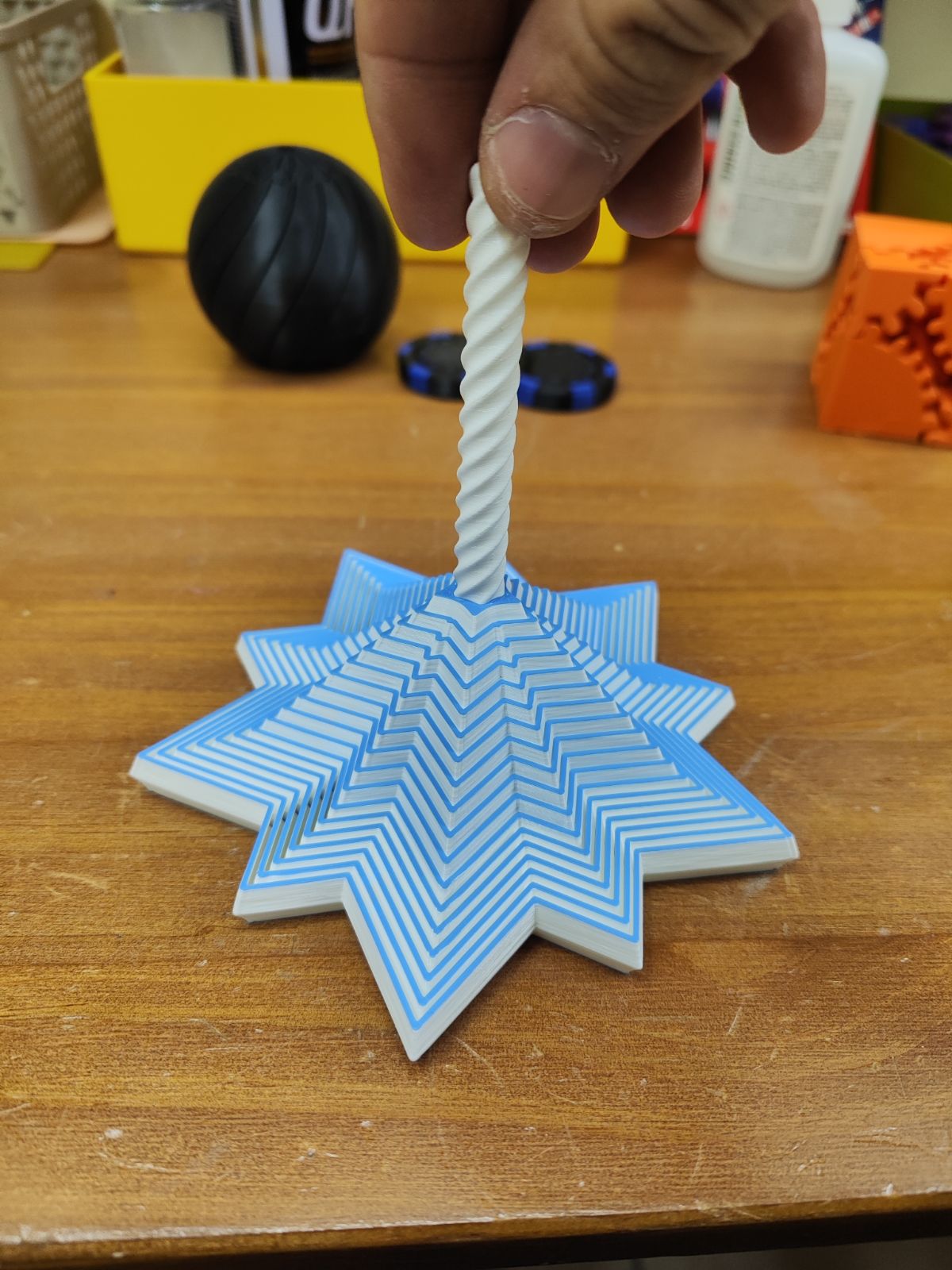 Estrela sensorial giratória sendo manipulada — ArtTech 3D