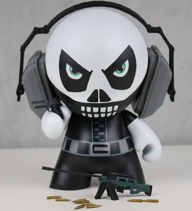 Munny militar com roupa de exército, sniper e munição — toy art personalizado