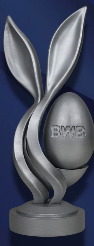 Escultura personalizada BWB com formato de orelha de coelho e ovo de Páscoa, produzida pela ArtTech 3D