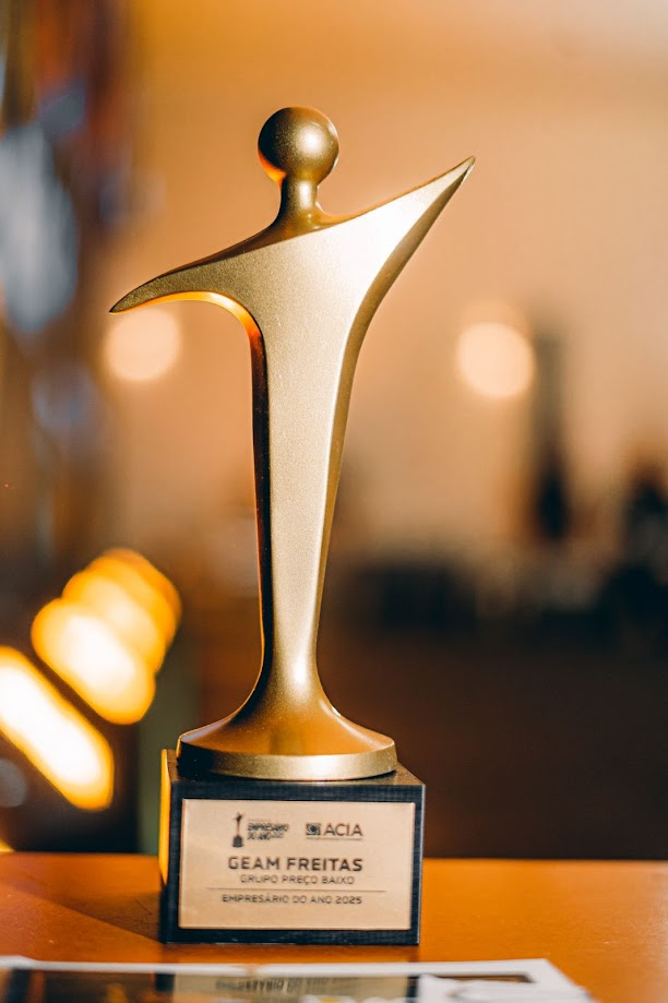 Troféu dourado Empresário do Ano 2025 - design exclusivo em impressão 3D pela ArtTech 3D